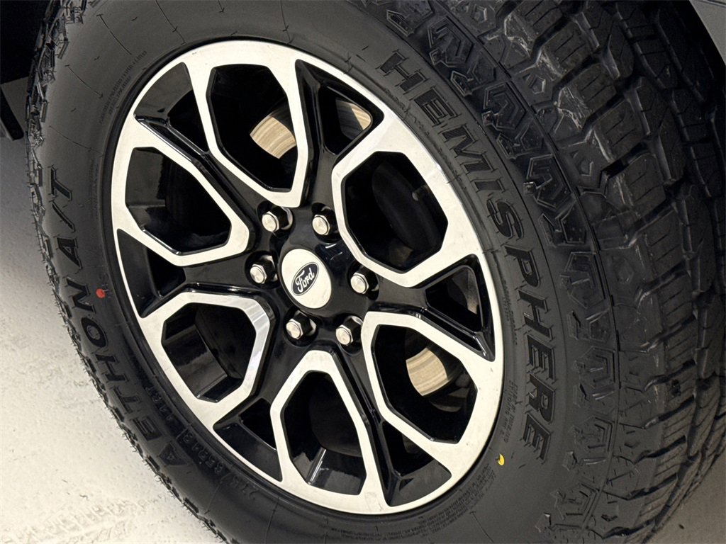 Used 2023 Ford Expedition XLT image 12