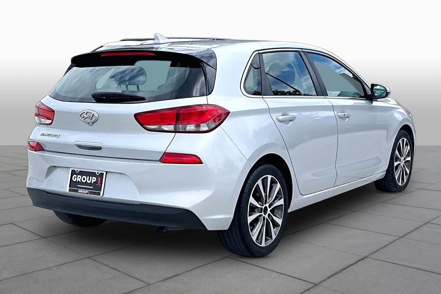 Used 2018 Hyundai Elantra GT w/ Style Package 02 FWD image 12
