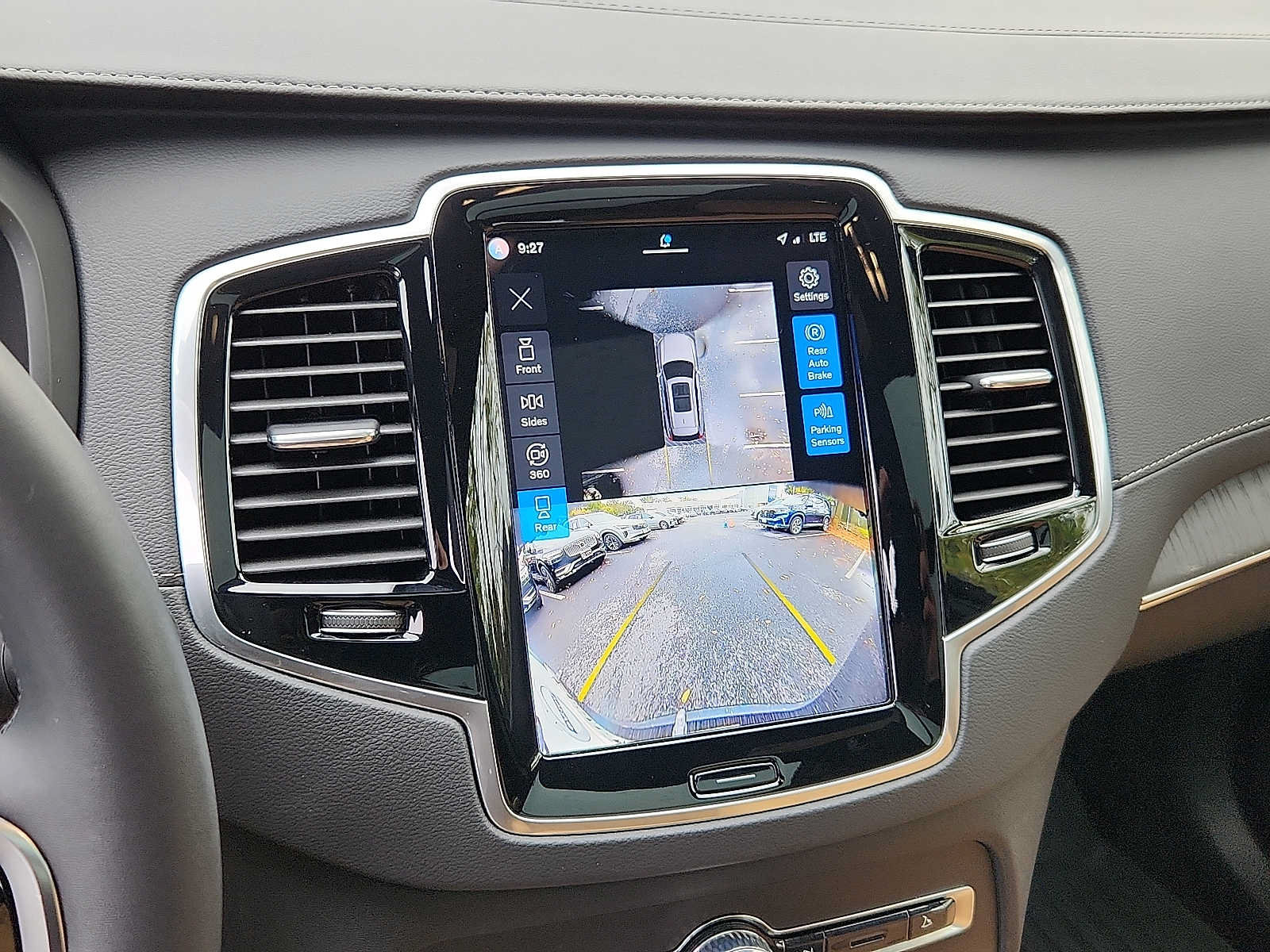 Certified 2024 Volvo XC90 B6 Ultimate AWD/4WD image 17
