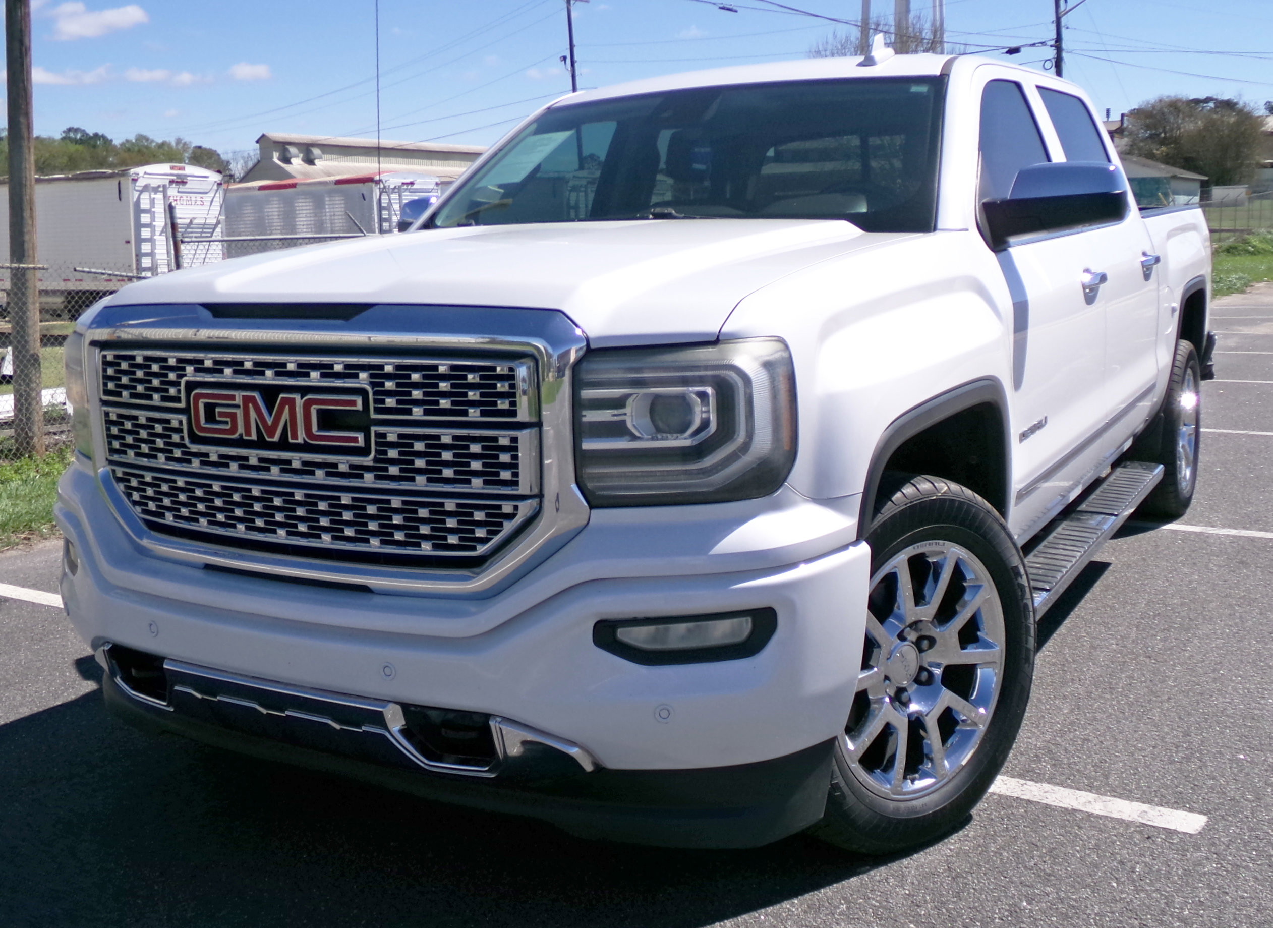 Used 2017 GMC Sierra 1500 Denali image 1