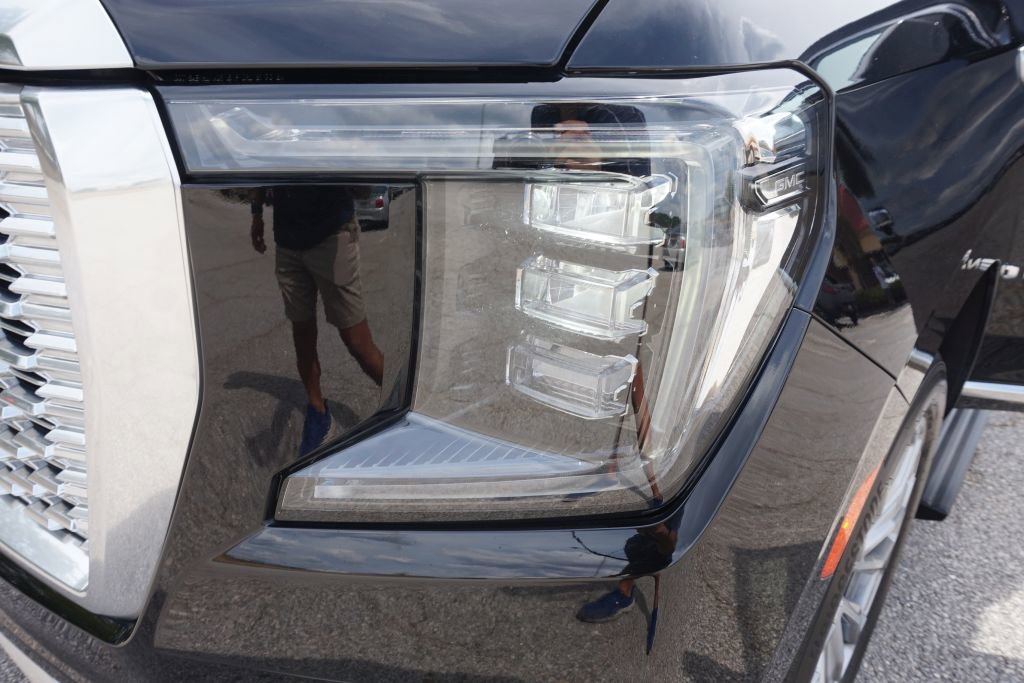 Used 2021 GMC Yukon Denali w/ Denali Premium Package image 15