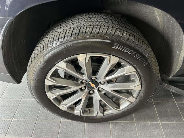 Used 2025 Chevrolet Suburban High Country AWD/4WD image 8