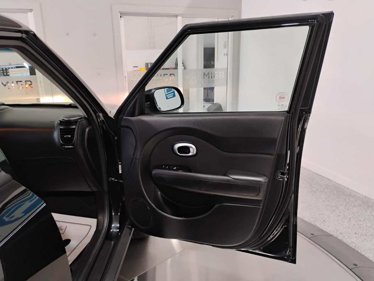 Used 2019 Kia Soul + FWD image 41