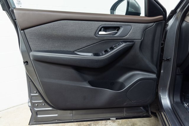 Used 2023 Nissan Rogue SV image 13