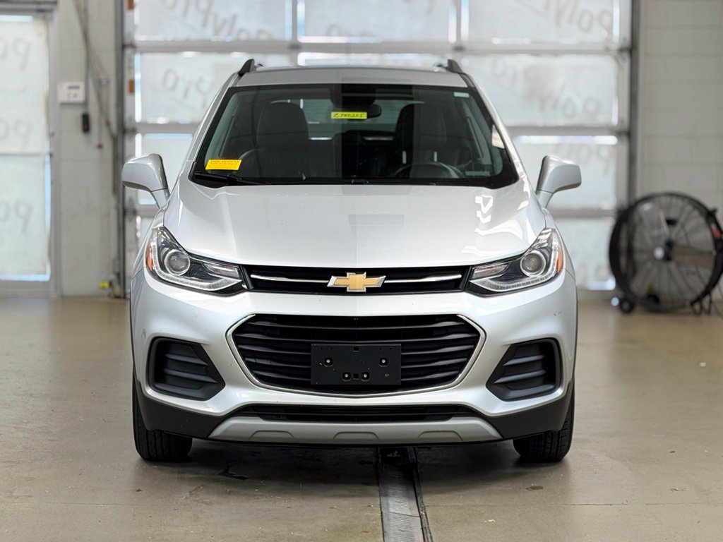 Used 2020 Chevrolet Trax LT w/ LT Convenience Package FWD image 2