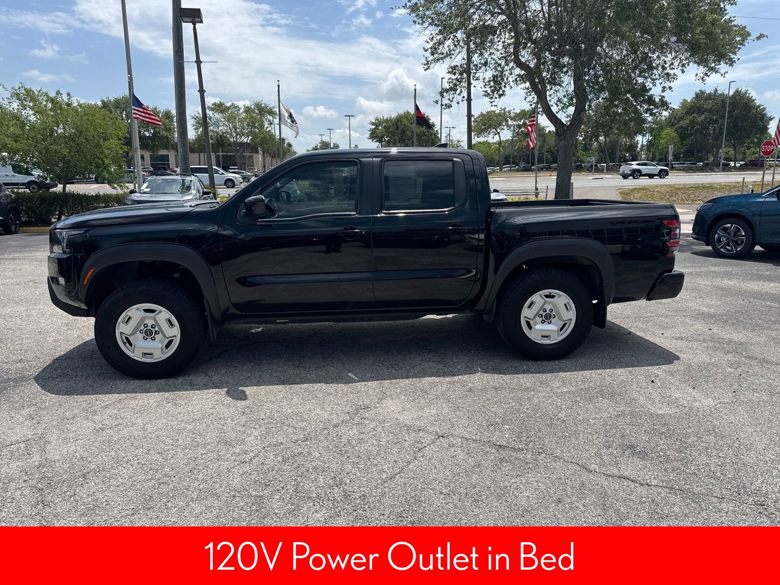 Used 2024 Nissan Frontier SV w/ Hardbody Edition AWD/4WD image 9