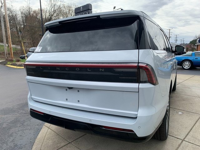 New 2026 Lincoln Navigator Reserve AWD/4WD image 14