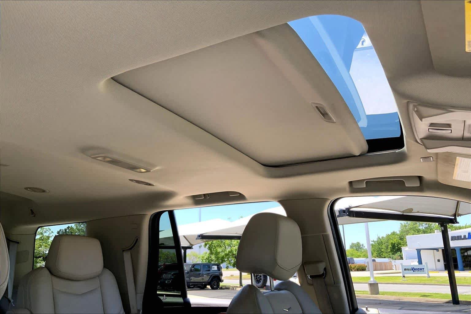 Used 2017 Cadillac Escalade Luxury AWD/4WD image 14