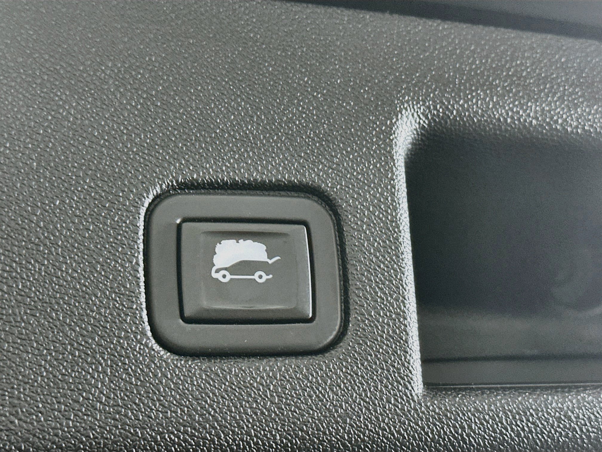 Used 2020 Chevrolet Equinox LT FWD image 30