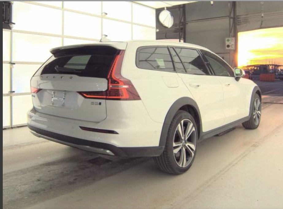 Certified 2025 Volvo V60 B5 Cross Country Plus image 5