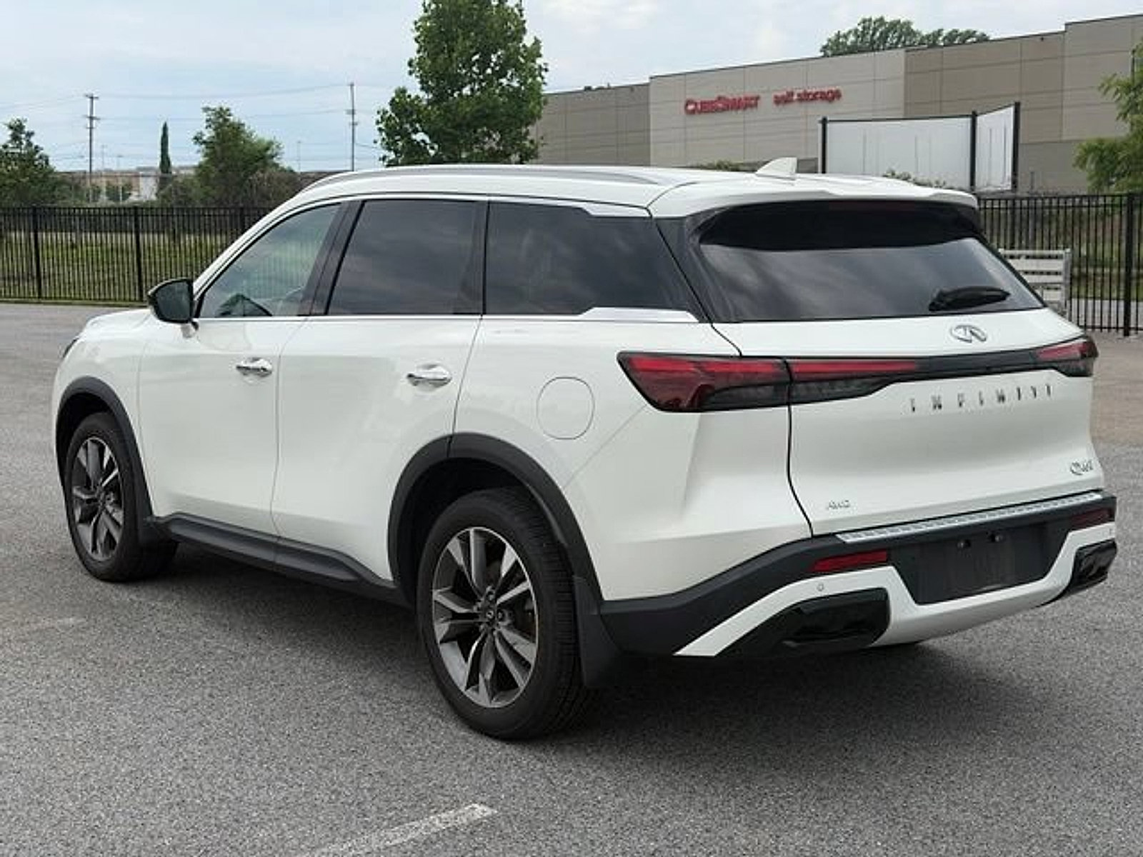 Used 2023 INFINITI QX60 Luxe w/ Performance Audio Package AWD/4WD image 5