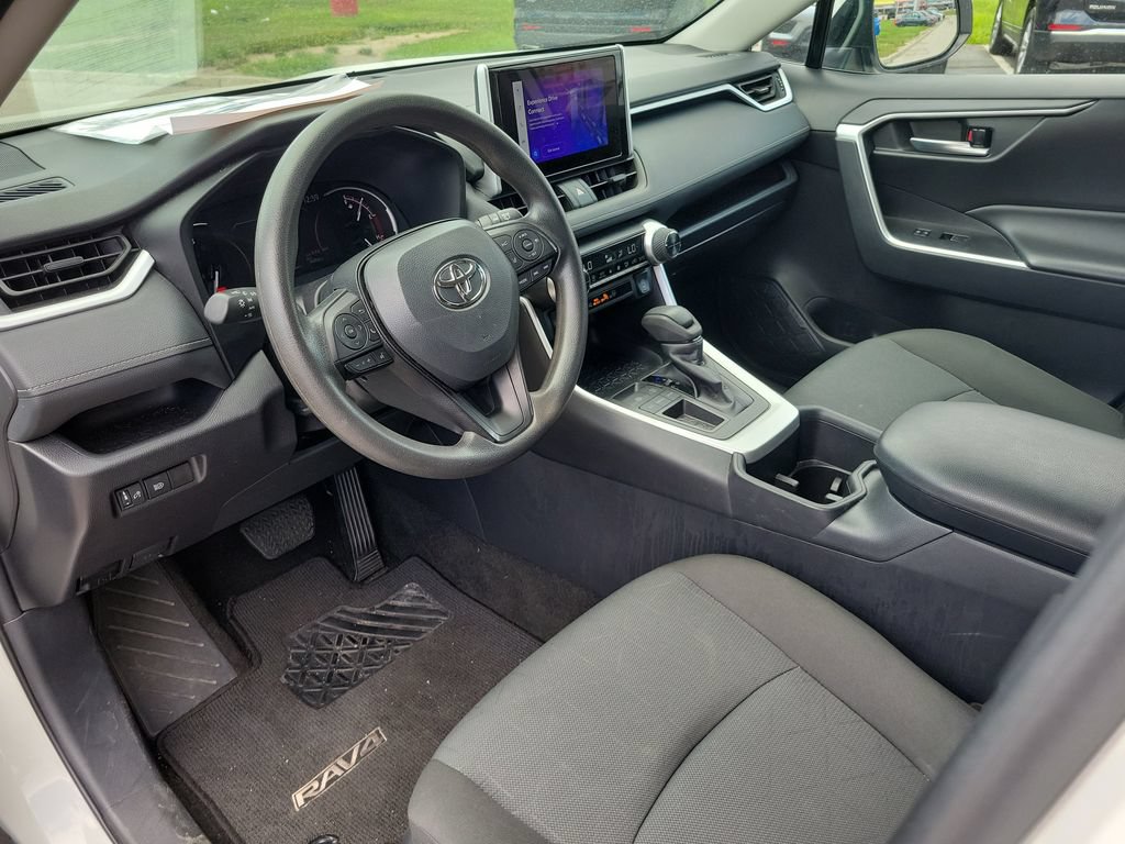 Used 2025 Toyota RAV4 XLE FWD image 21