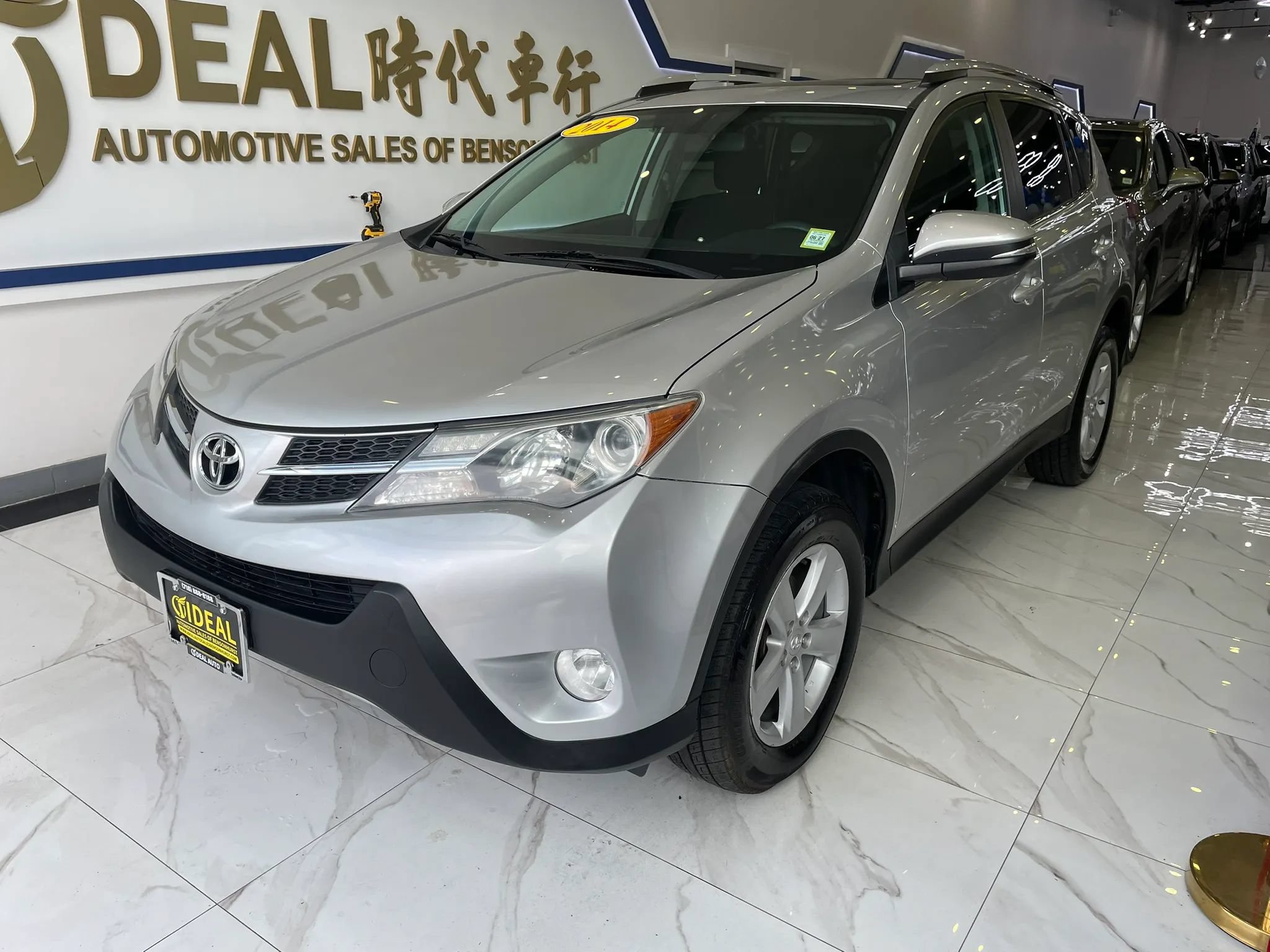 Used 2014 Toyota RAV4 XLE AWD/4WD image 3