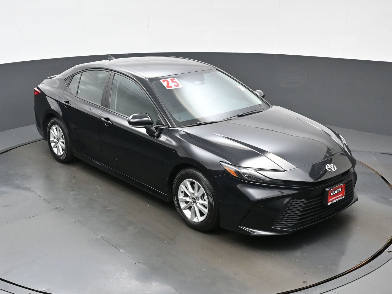 Used 2025 Toyota Camry LE FWD image 34