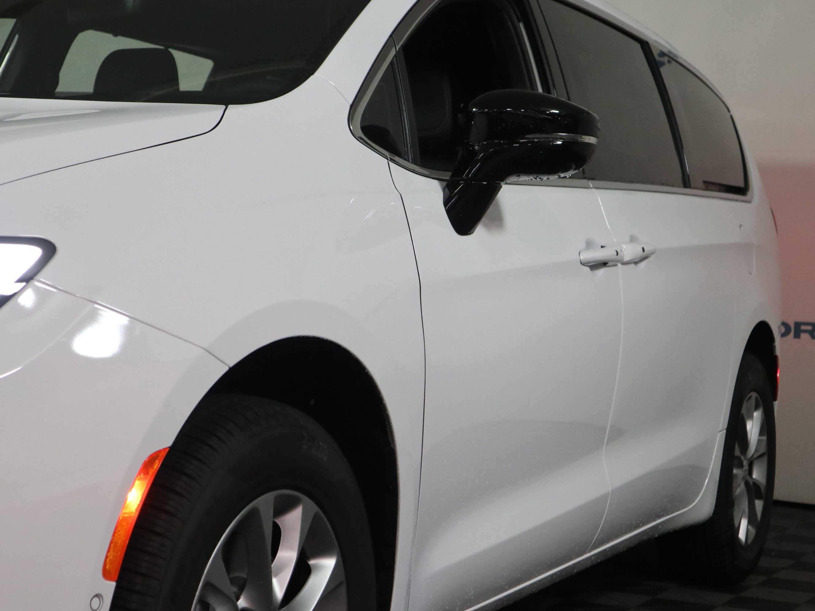 New 2026 Chrysler Pacifica Select image 12