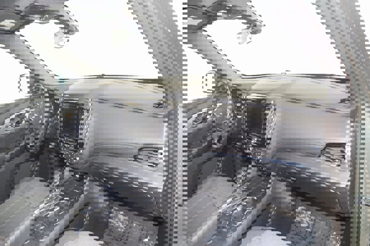 Used 2023 Chevrolet Traverse LT image 40