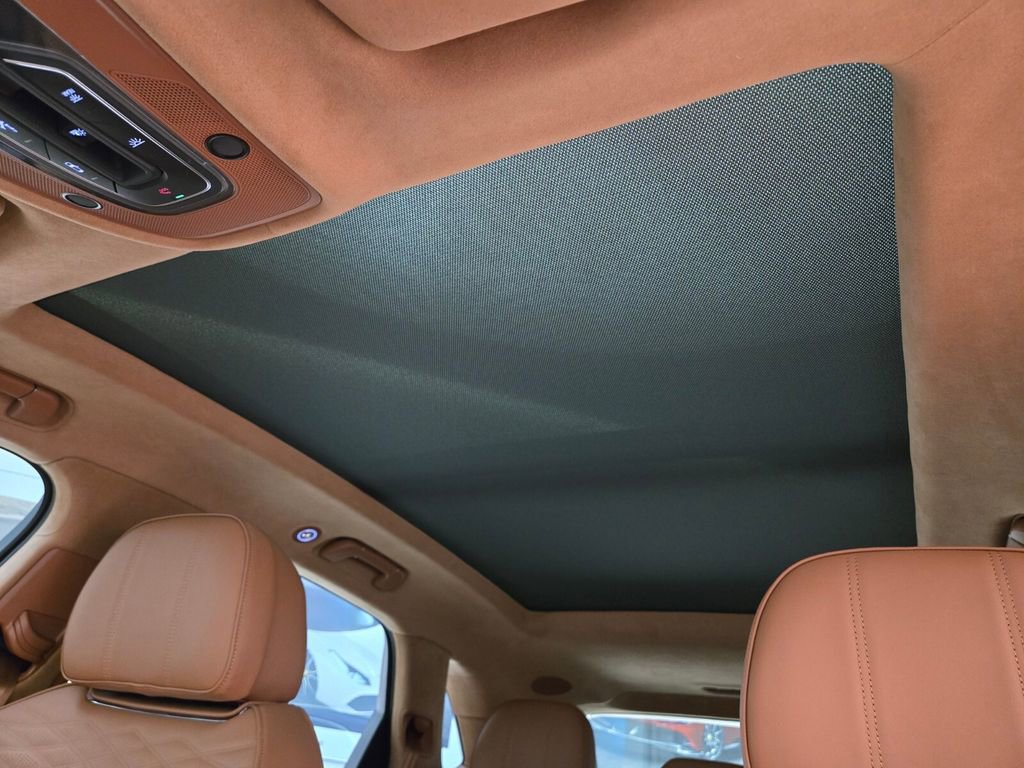 Used 2024 Bentley Bentayga image 18