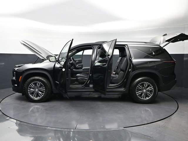 Used 2025 Chevrolet Traverse LT image 39