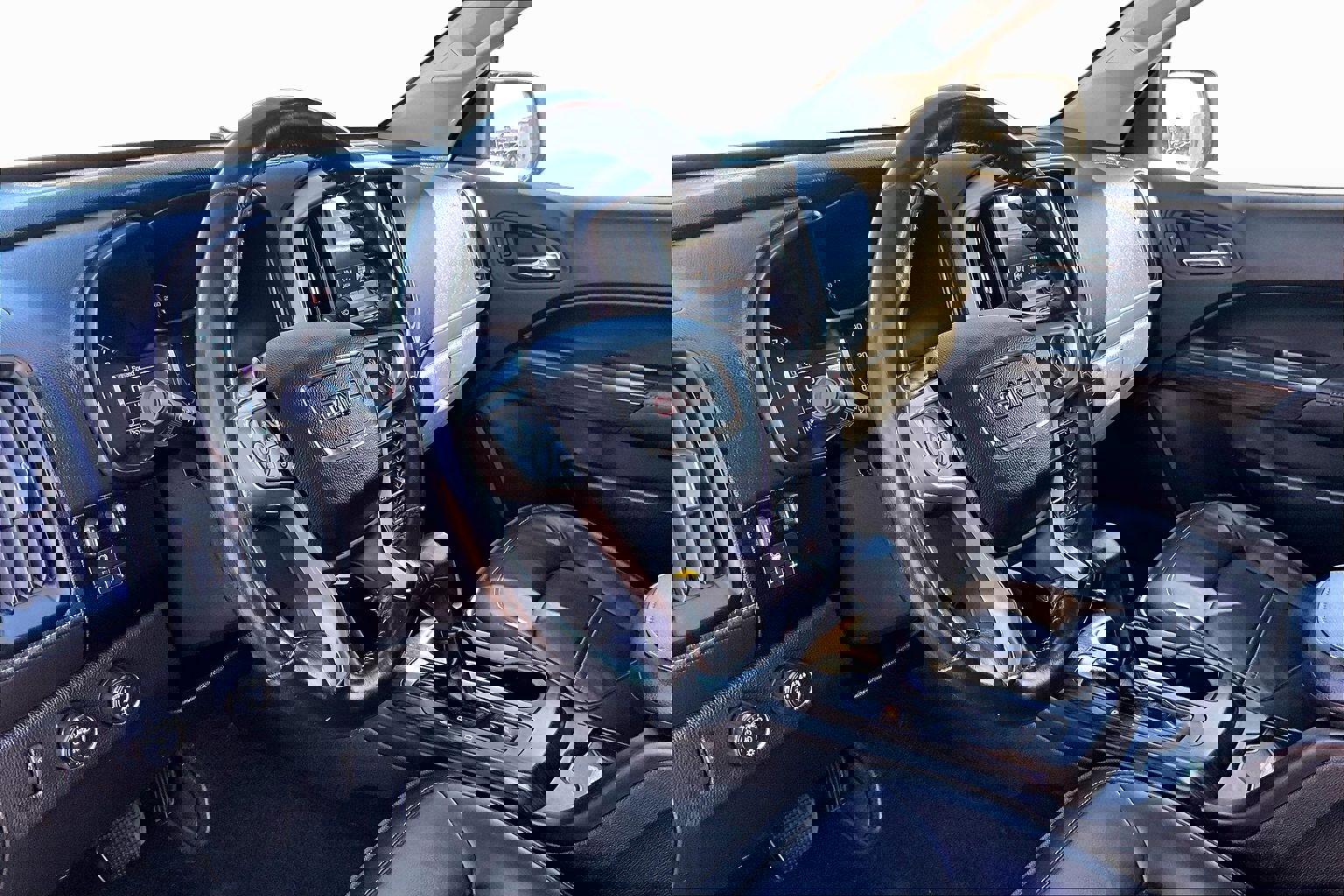 Used 2018 GMC Canyon Denali image 12