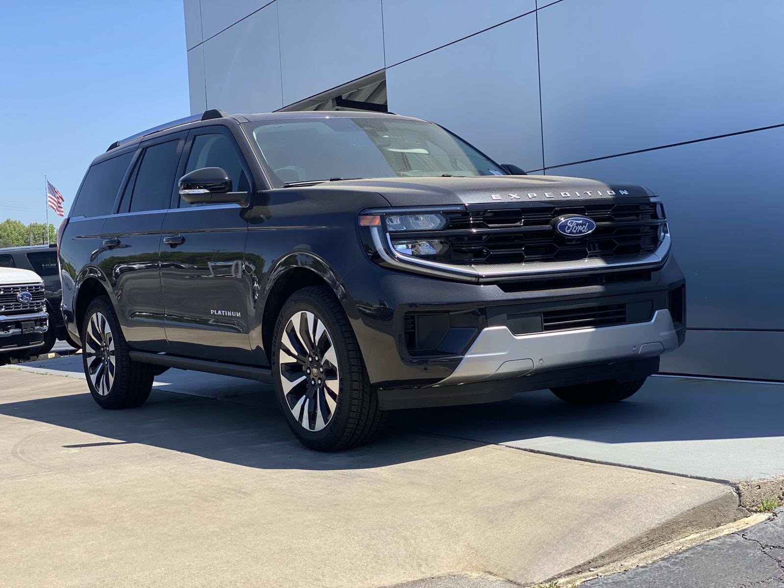 New 2026 Ford Expedition Platinum image 2