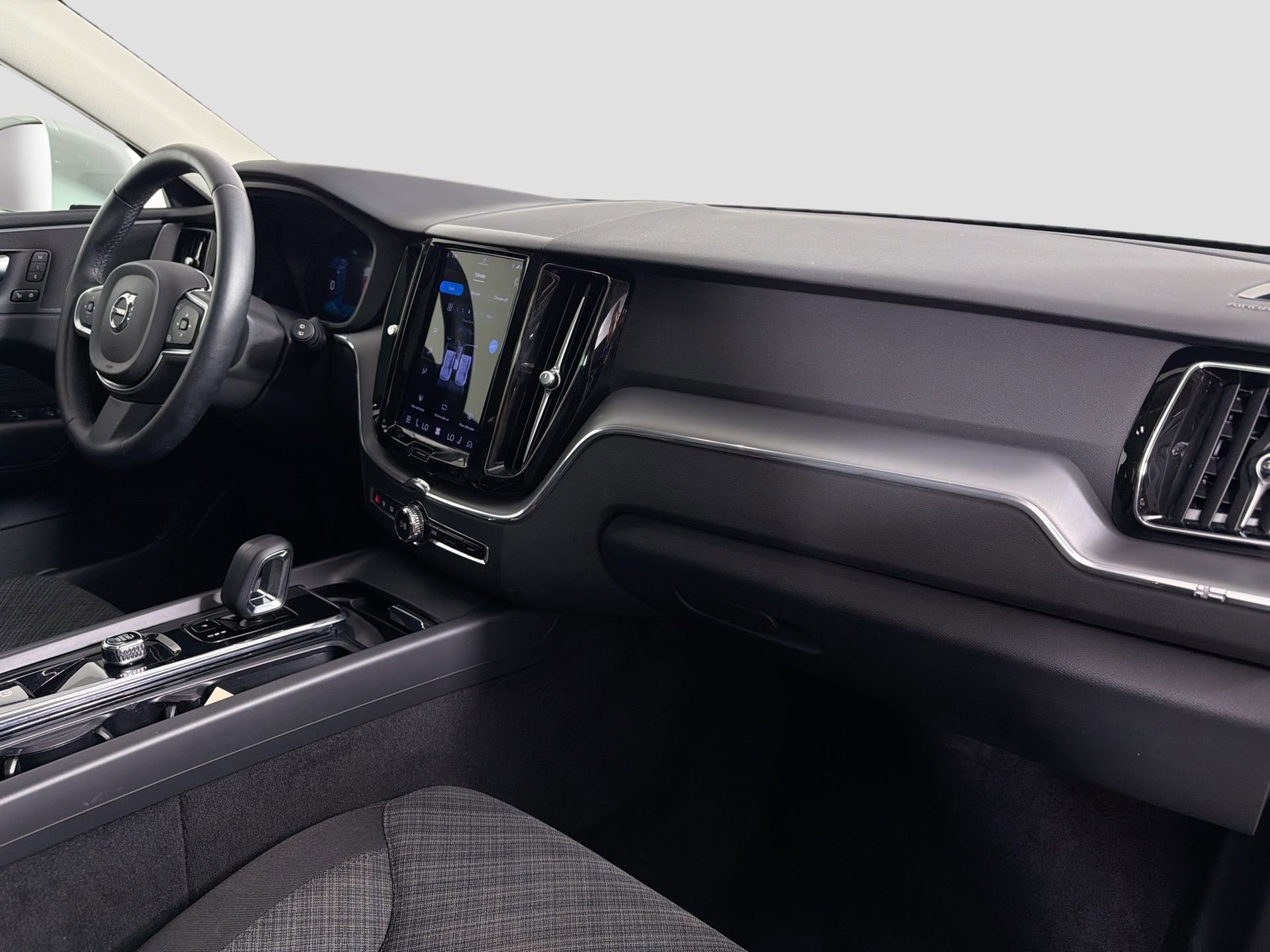 Certified 2023 Volvo XC60 B5 Core w/ Protection Package Premier image 29