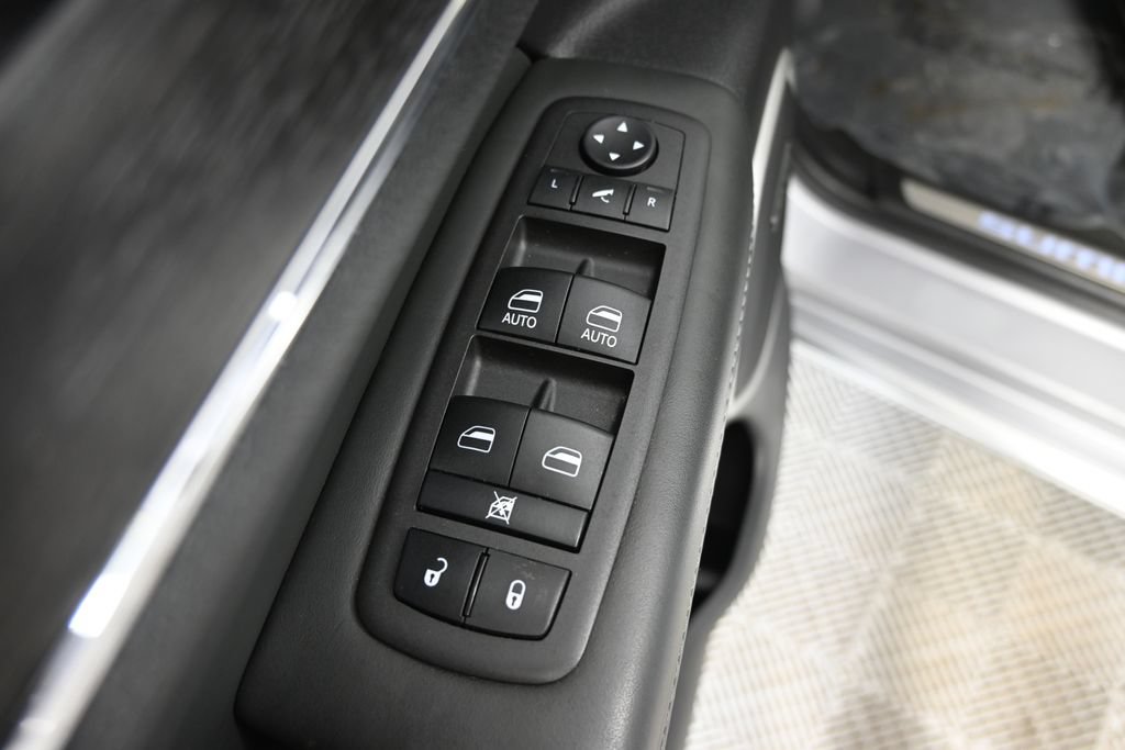 Used 2021 Jeep Grand Cherokee Summit AWD/4WD image 22