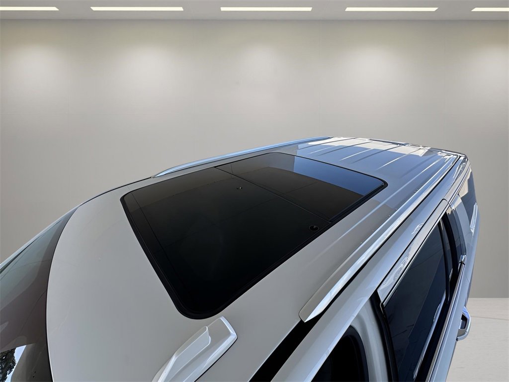 Used 2023 GMC Yukon SLT image 49