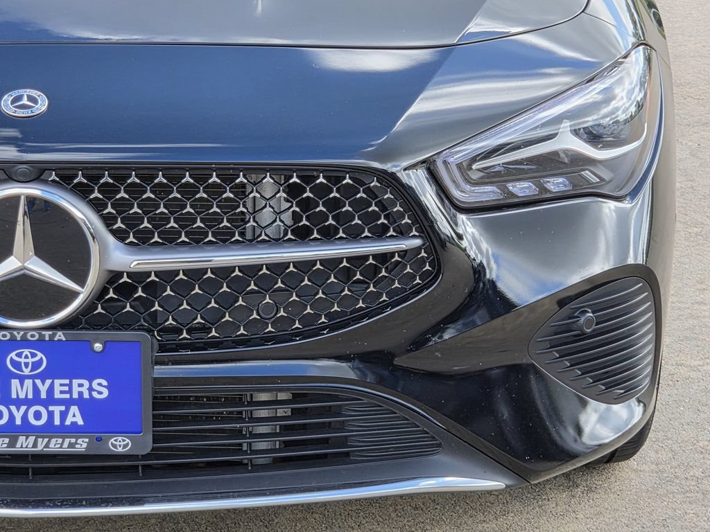 Used 2025 Mercedes-Benz CLA 250 4MATIC w/ Exclusive Package image 4