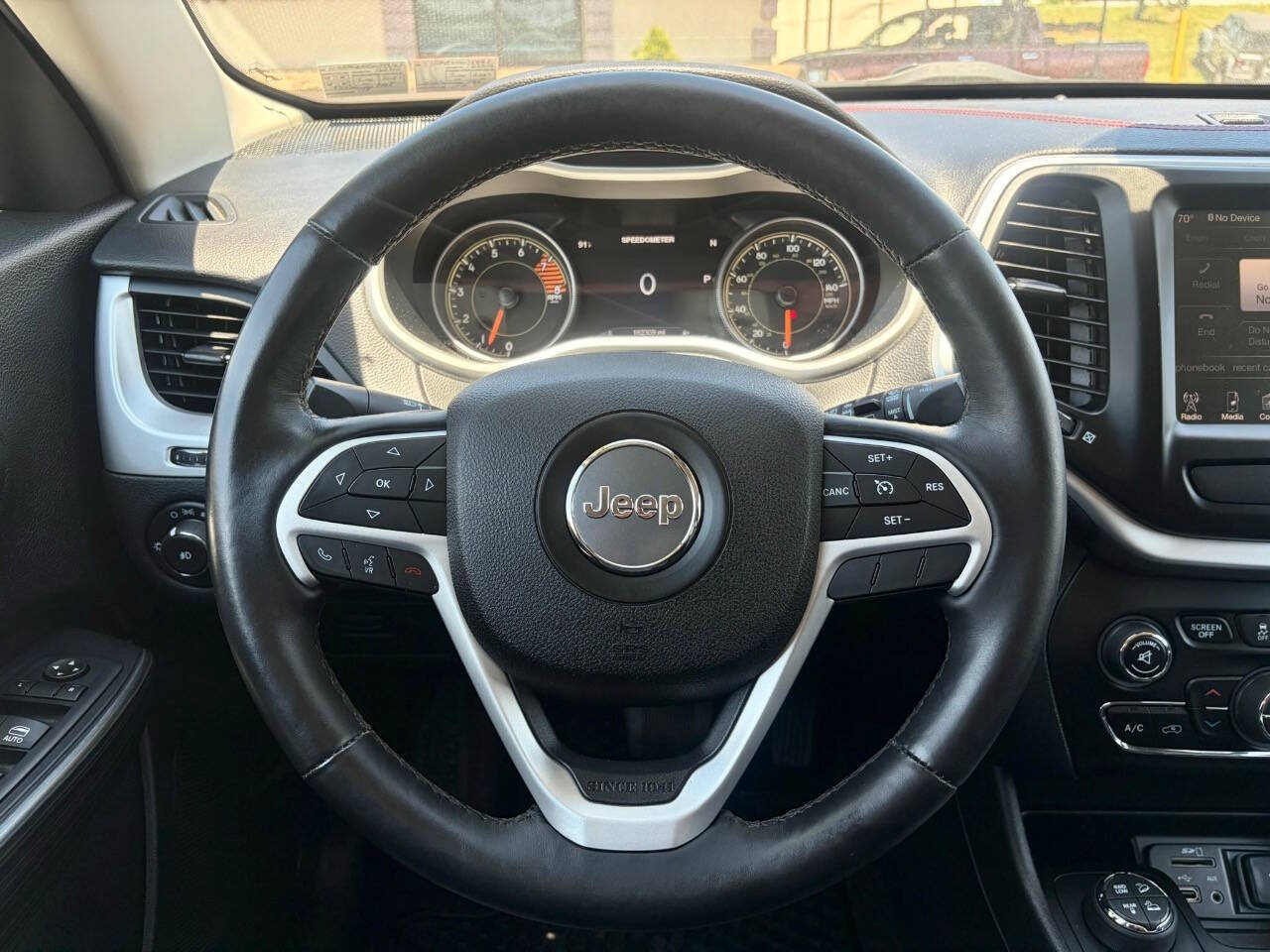 Used 2016 Jeep Cherokee Trailhawk w/ Comfort/Convenience Group AWD/4WD image 17