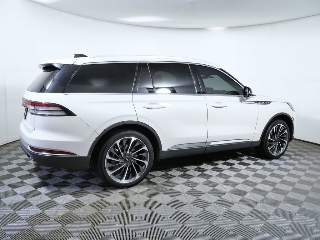 Certified 2025 Lincoln Aviator Reserve w/ Illumination Package image 9