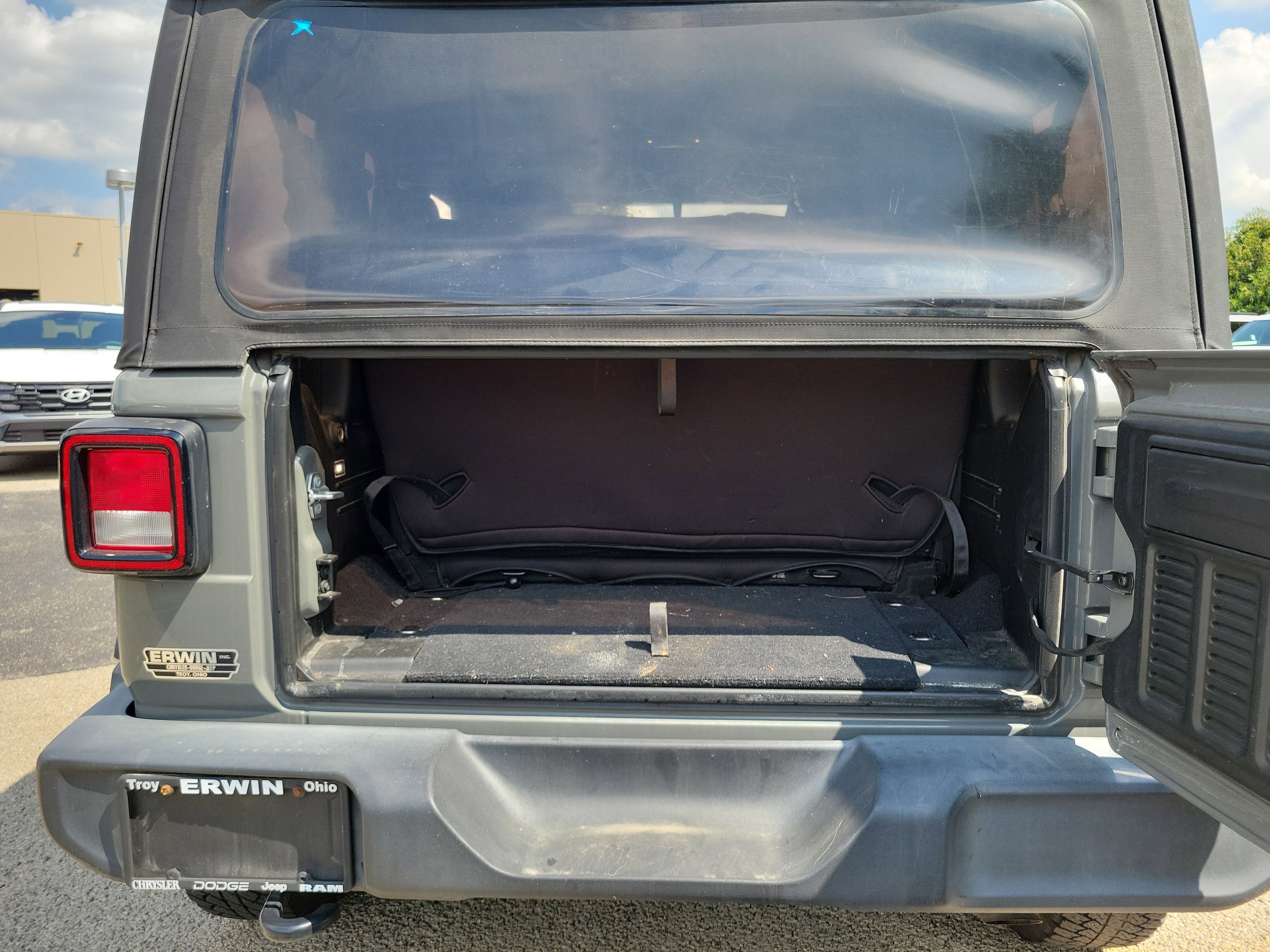 Used 2019 Jeep Wrangler Sport image 8