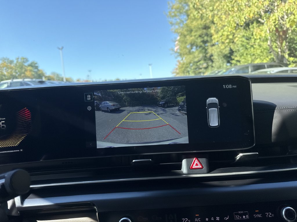 Used 2025 Kia Carnival FWD image 23
