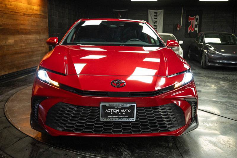 Used 2025 Toyota Camry SE w/ Convenience Package FWD image 4
