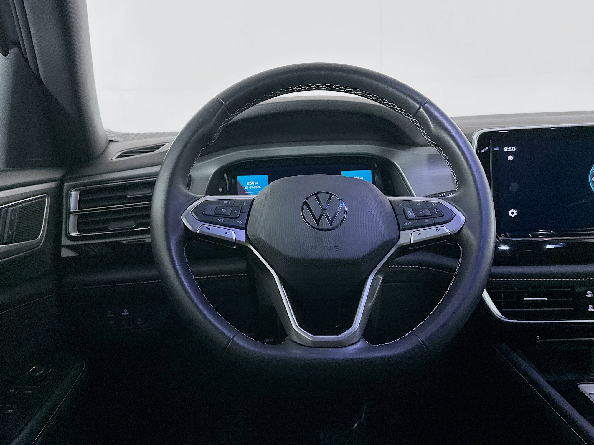 Used 2025 Volkswagen Atlas Cross Sport SE image 18