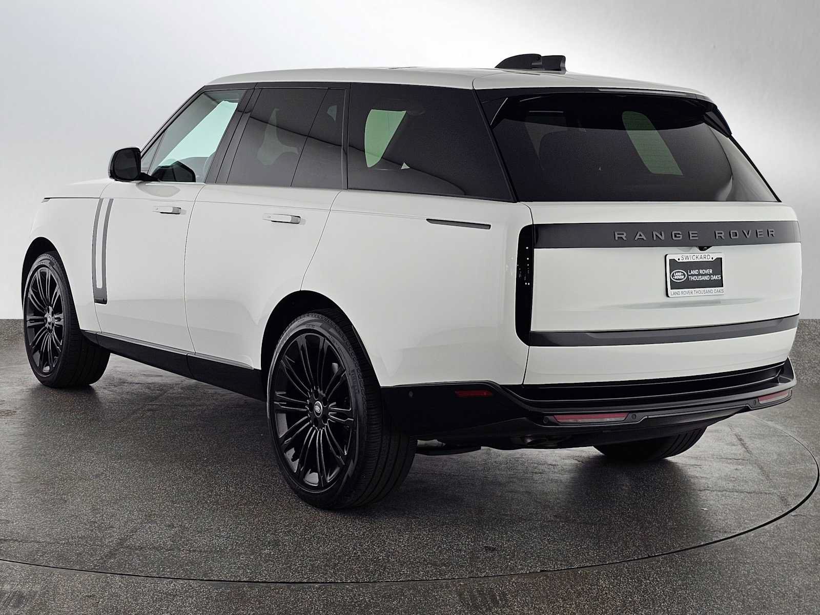 Used 2024 Land Rover Range Rover Autobiography AWD/4WD image 3