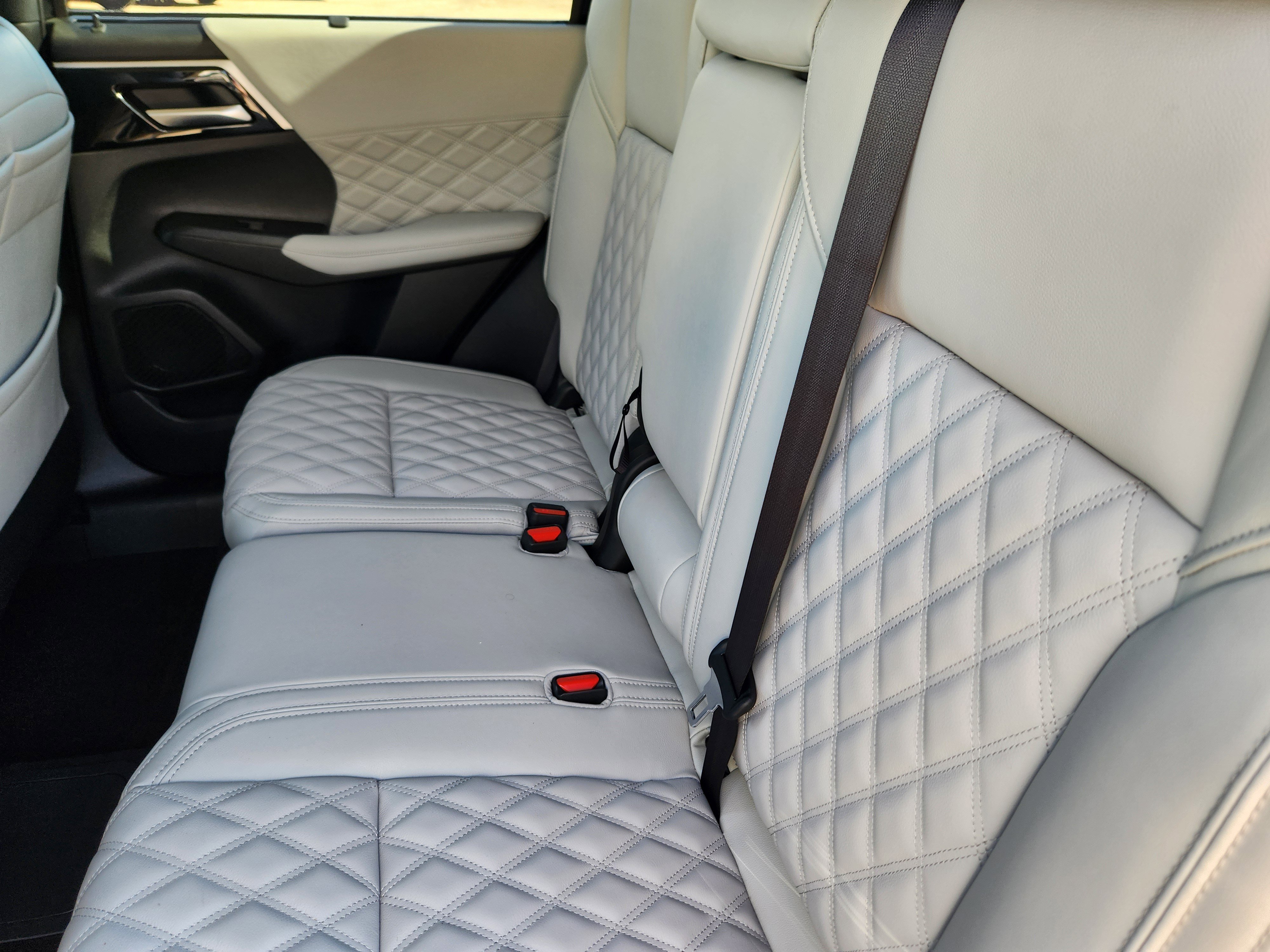 New 2025 Mitsubishi Outlander SEL image 21