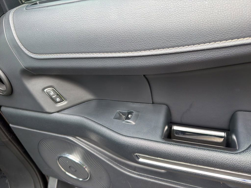 Used 2024 Ford Expedition Max XLT image 31