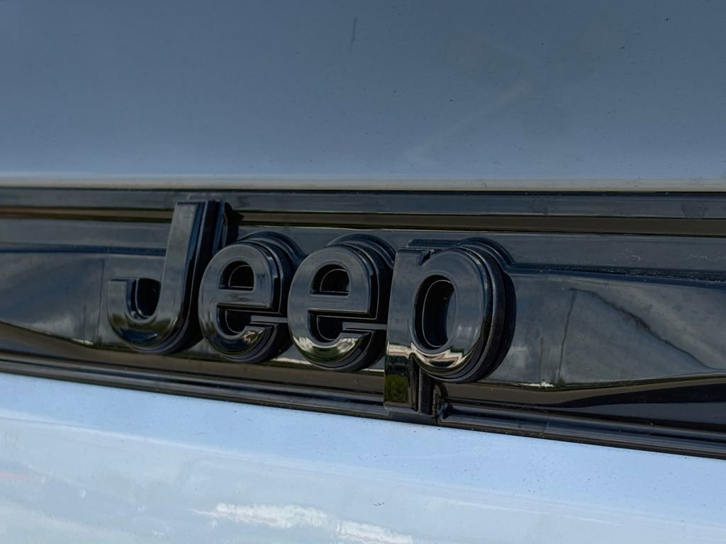 New 2026 Jeep Grand Cherokee Altitude image 9