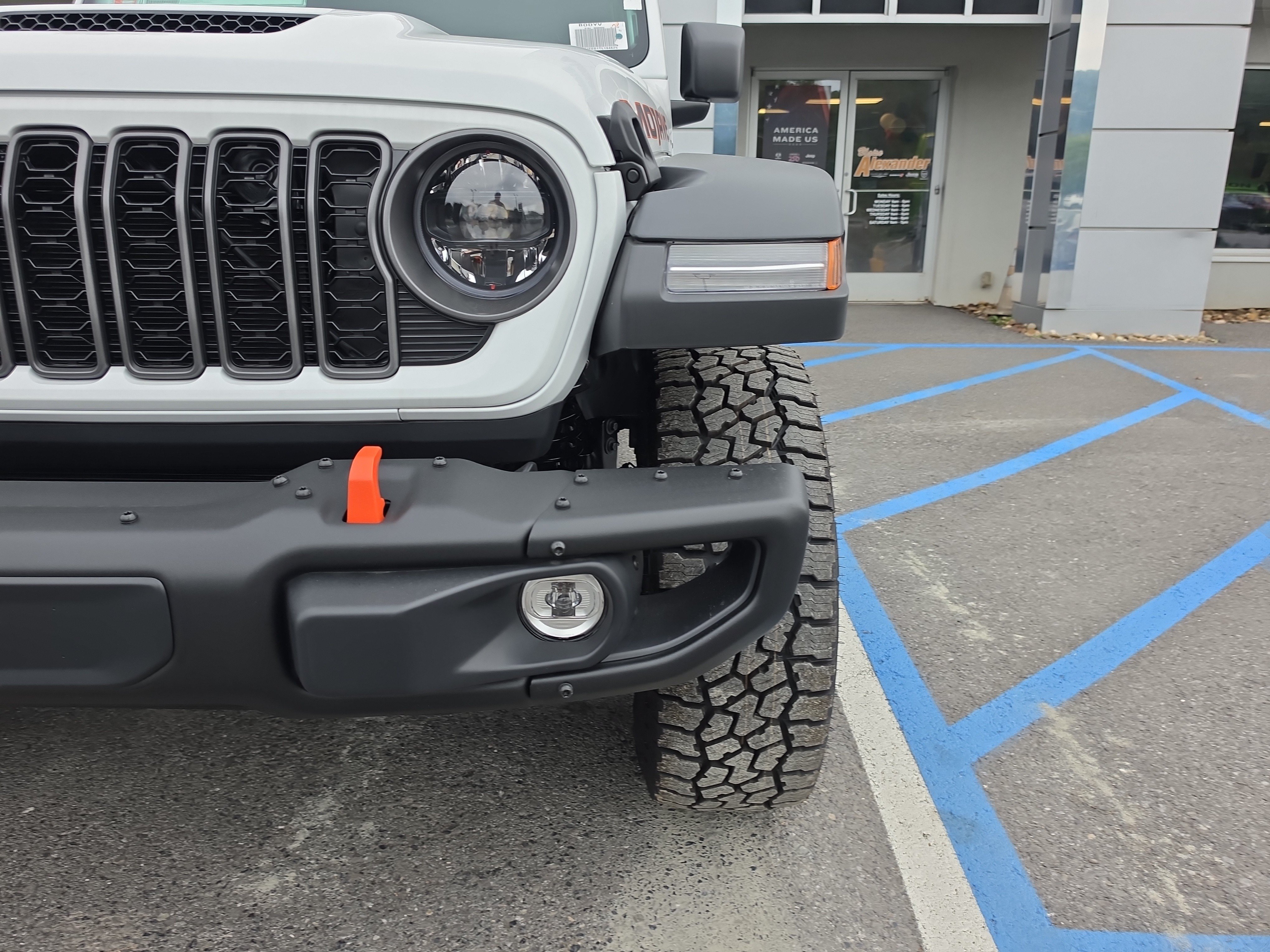 New 2026 Jeep Gladiator Mojave w/ Steel Bumper Group AWD/4WD image 10