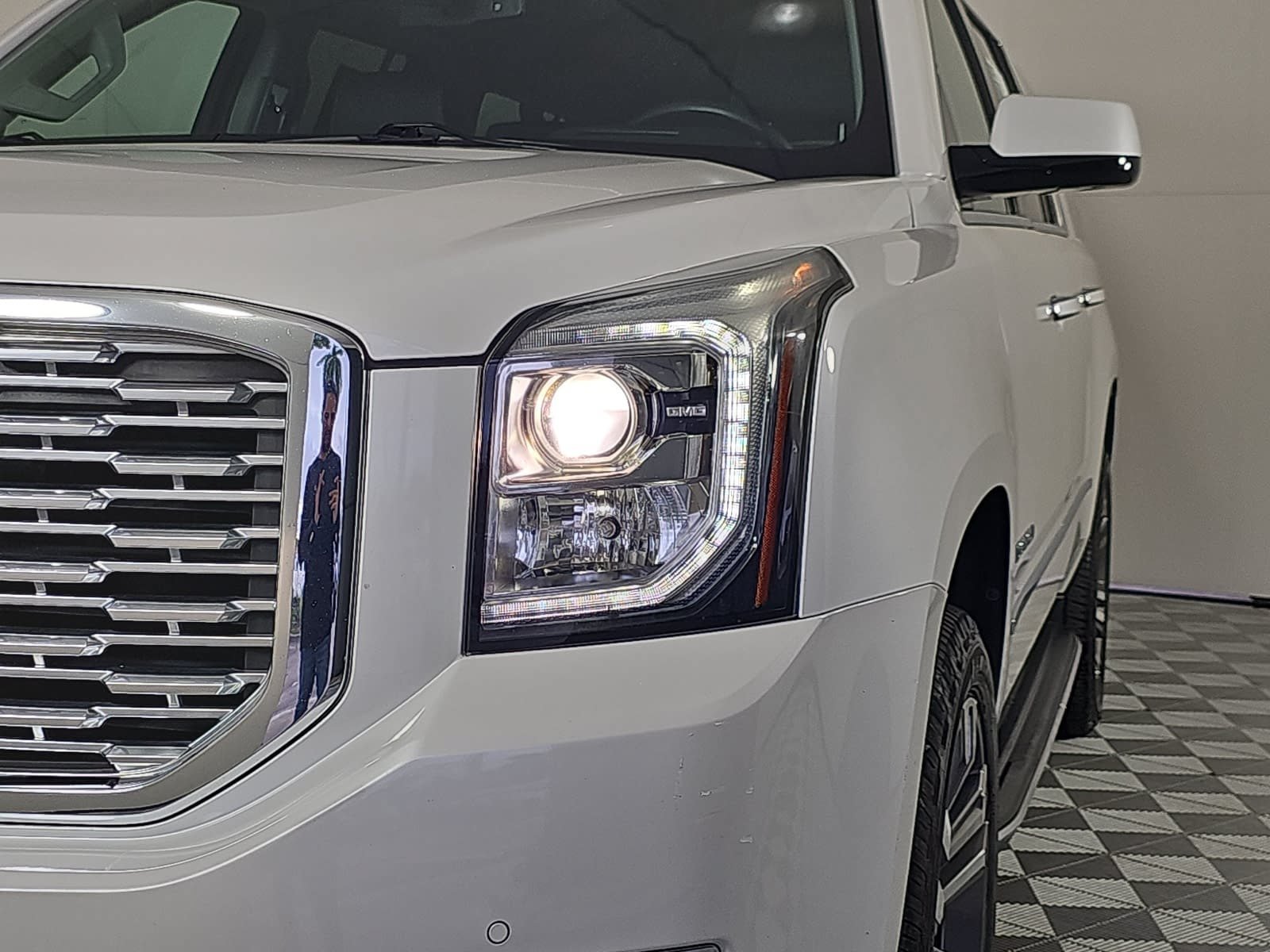 Used 2020 GMC Yukon XL Denali w/ Open Road Package RWD image 31