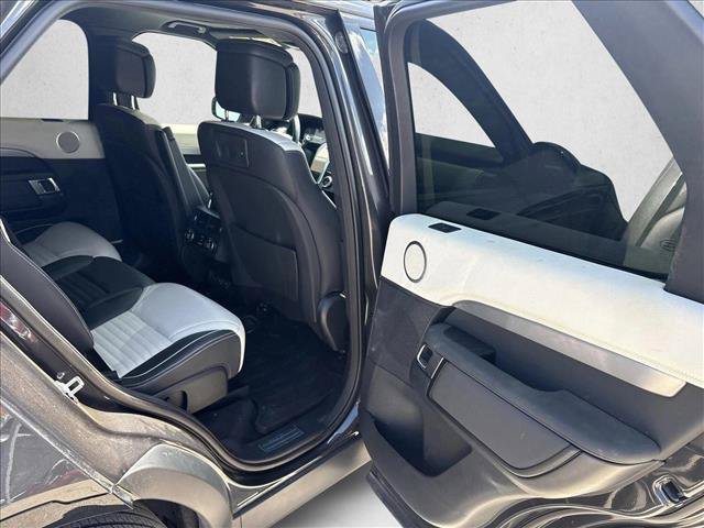 Used 2024 Land Rover Discovery Dynamic SE AWD/4WD image 27