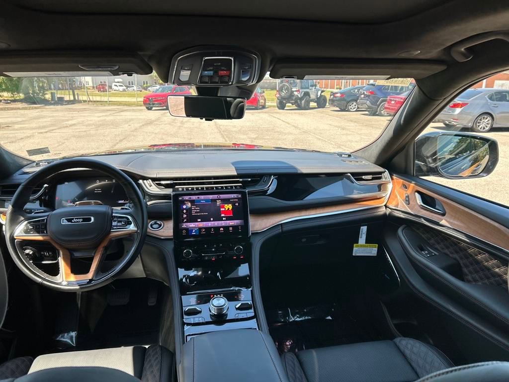 New 2025 Jeep Grand Cherokee Summit image 21