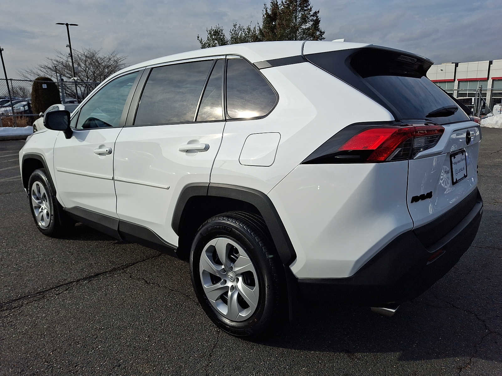 Used 2022 Toyota RAV4 LE image 7