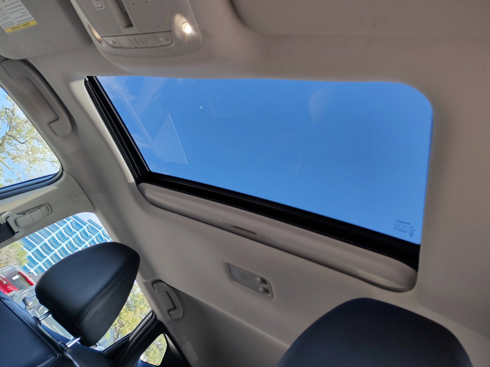 Used 2022 Nissan Rogue Sport SL w/ Premium Package image 4