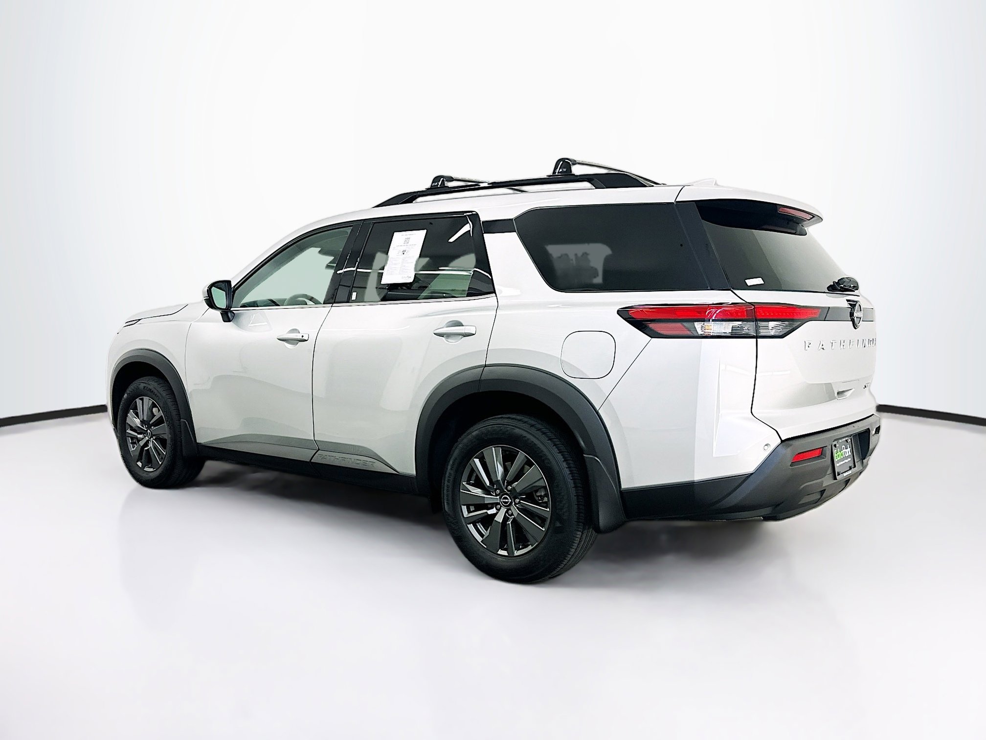 Used 2024 Nissan Pathfinder SV image 5