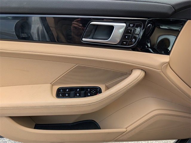 Used 2021 Porsche Panamera image 30