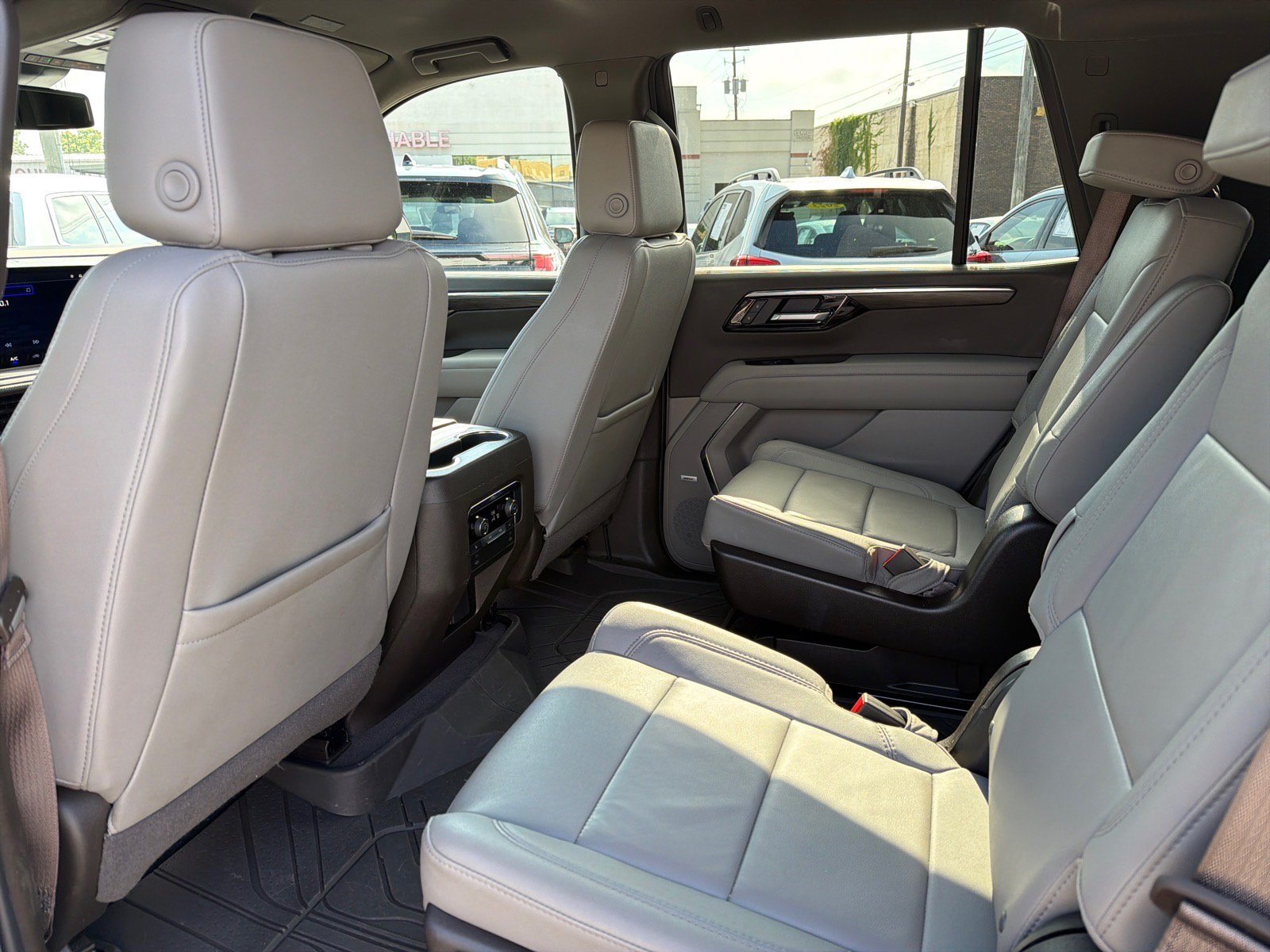 Used 2025 Chevrolet Tahoe LT w/ Comfort Package RWD image 10
