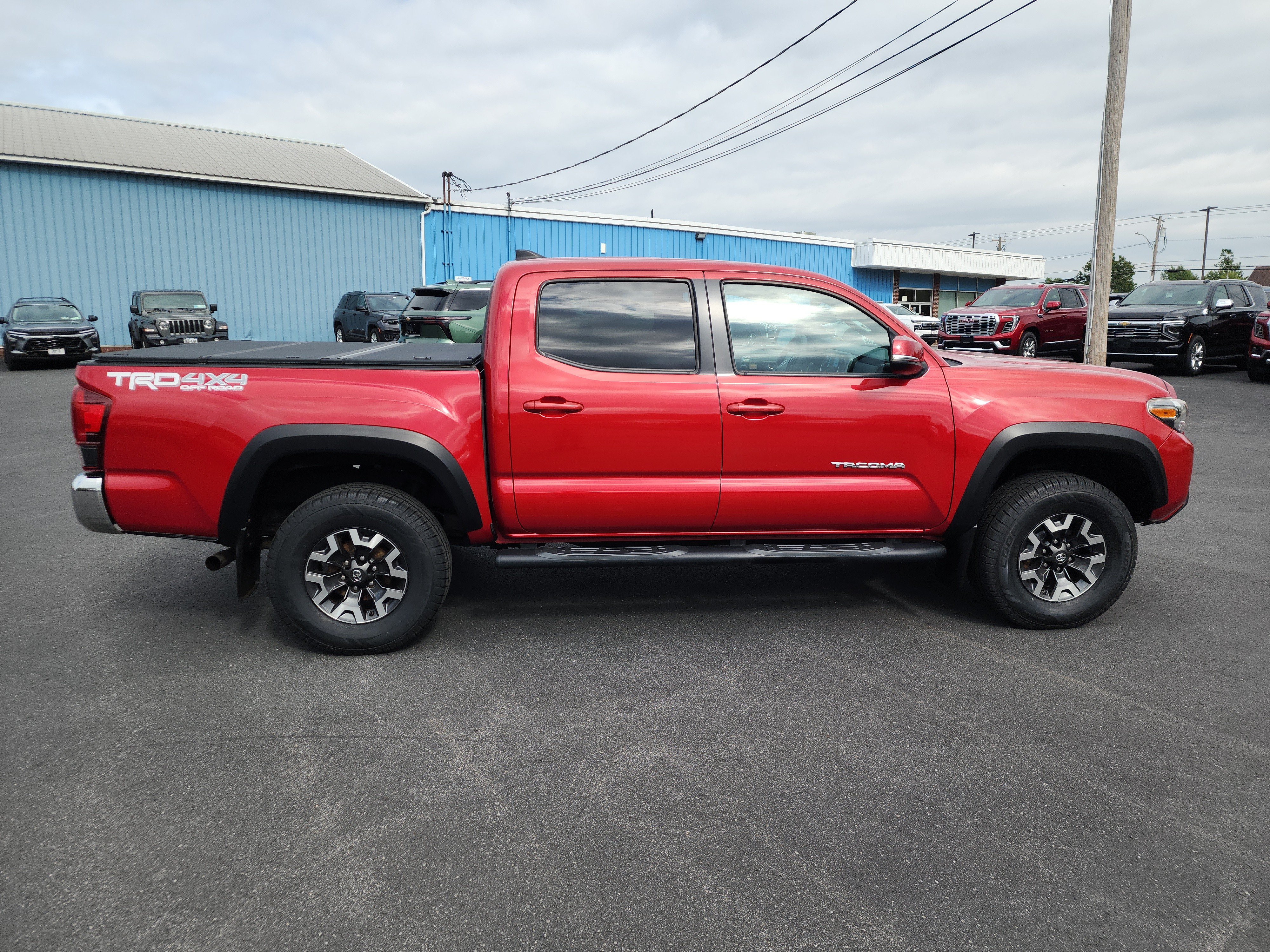 Used 2019 Toyota Tacoma TRD Off-Road AWD/4WD image 9