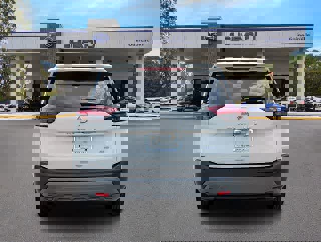 Used 2023 Nissan Rogue S image 5