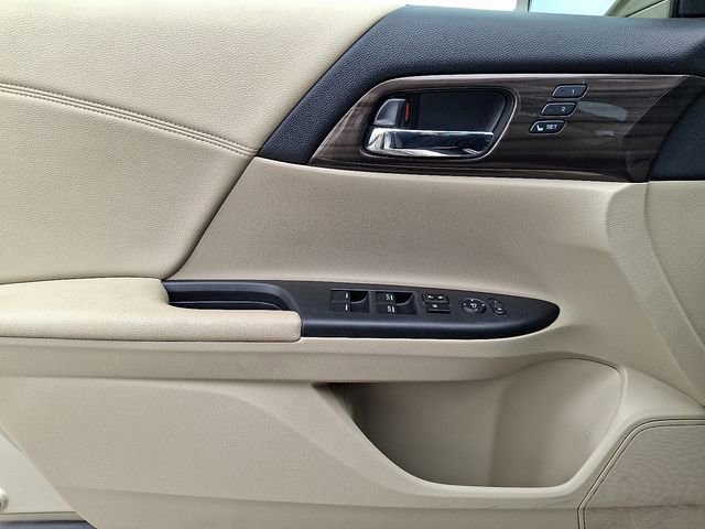 Certified 2017 Honda Accord EX-L image 23